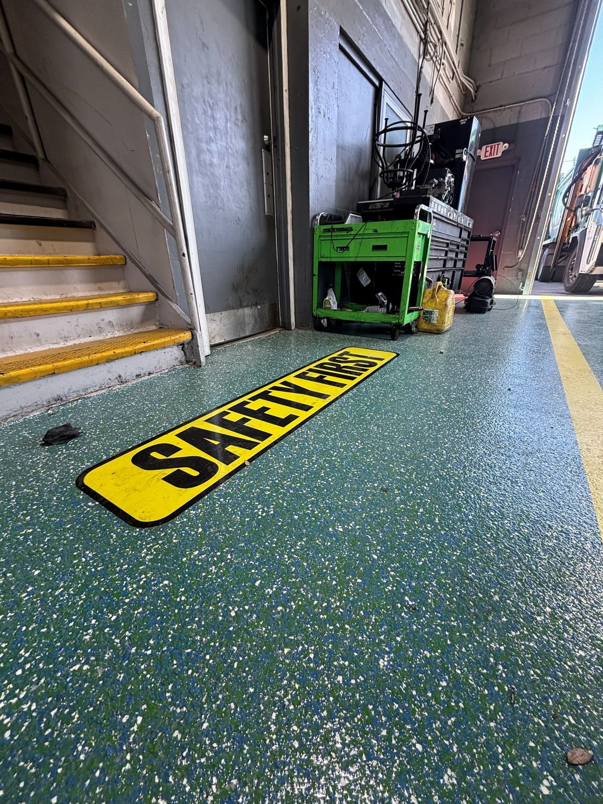 Commercial flake floor coating