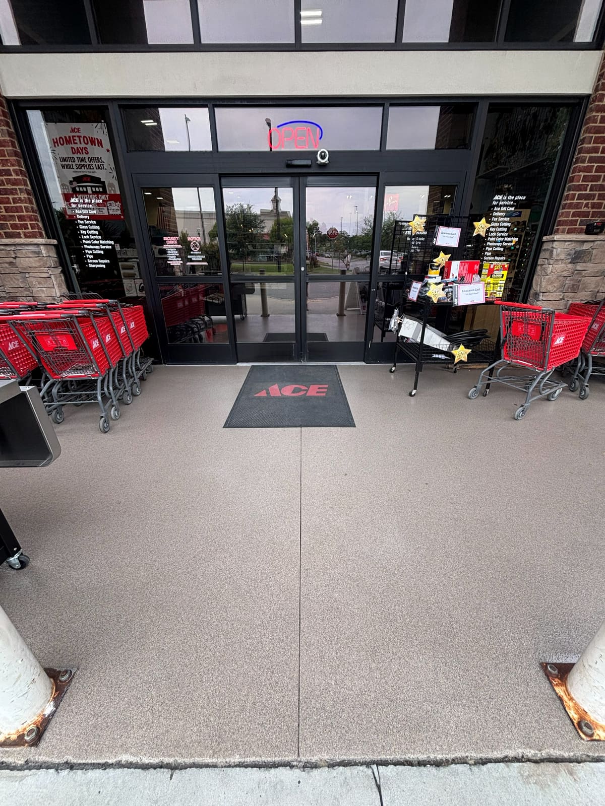 Decorative quartz floor system
