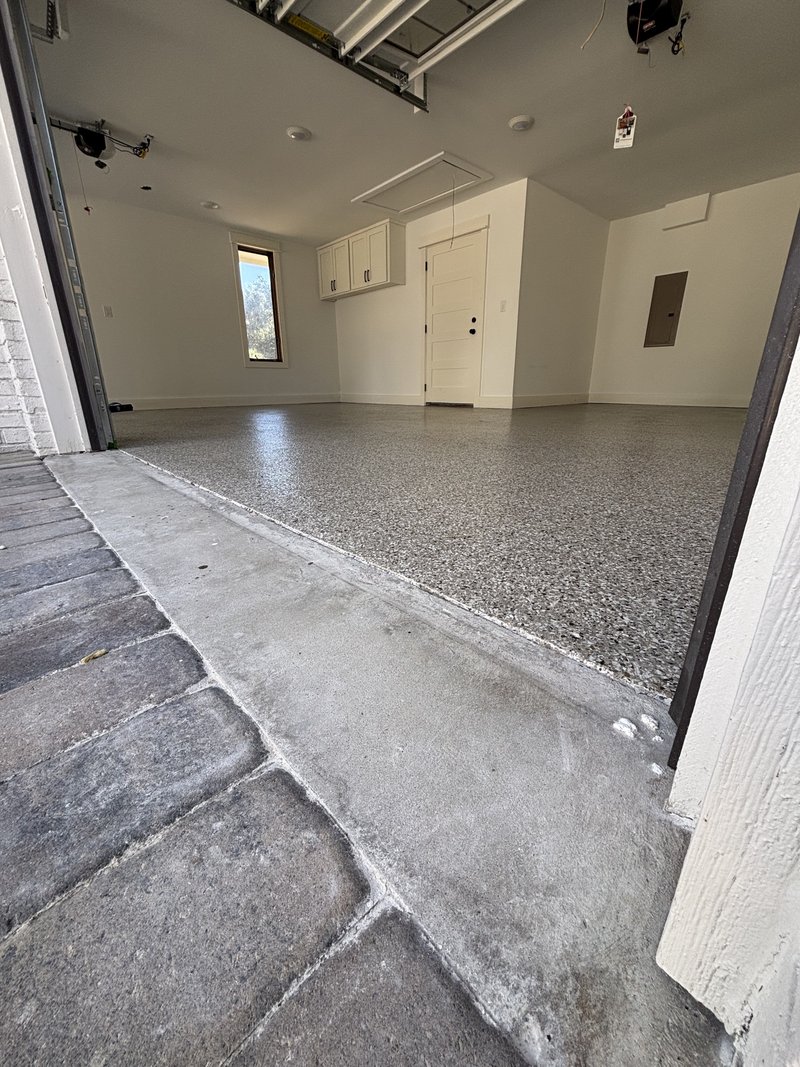 Finished garage flake floor in Richmond Hill, GA — gloss finish